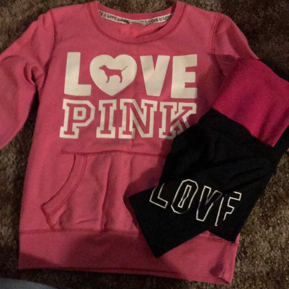 Pink sweatshirt and skinny leggings
